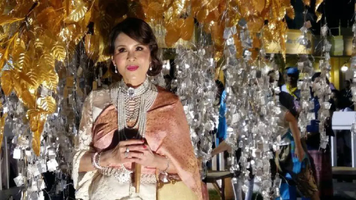 ทรงพระสเลนเดอร์! ทูลกระหม่อมฯ ฉลองพระองค์ชุดไทยเสด็จงานอุ่นไอรักฯ