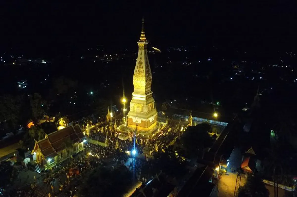 คนไทย-ลาวเวียนทียนวันมาฆบูชาพระธาตุพนม