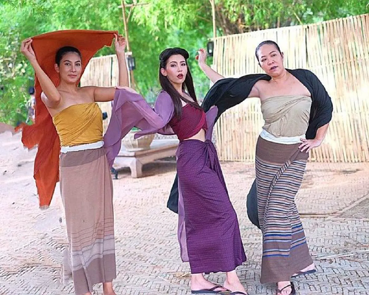 3 แซ่บแห่งอยุธยา! เบลล่า ราณี นำทีมโพสท่าเป๊ะอวดความปังอย่างกับเดอะเฟซฯ