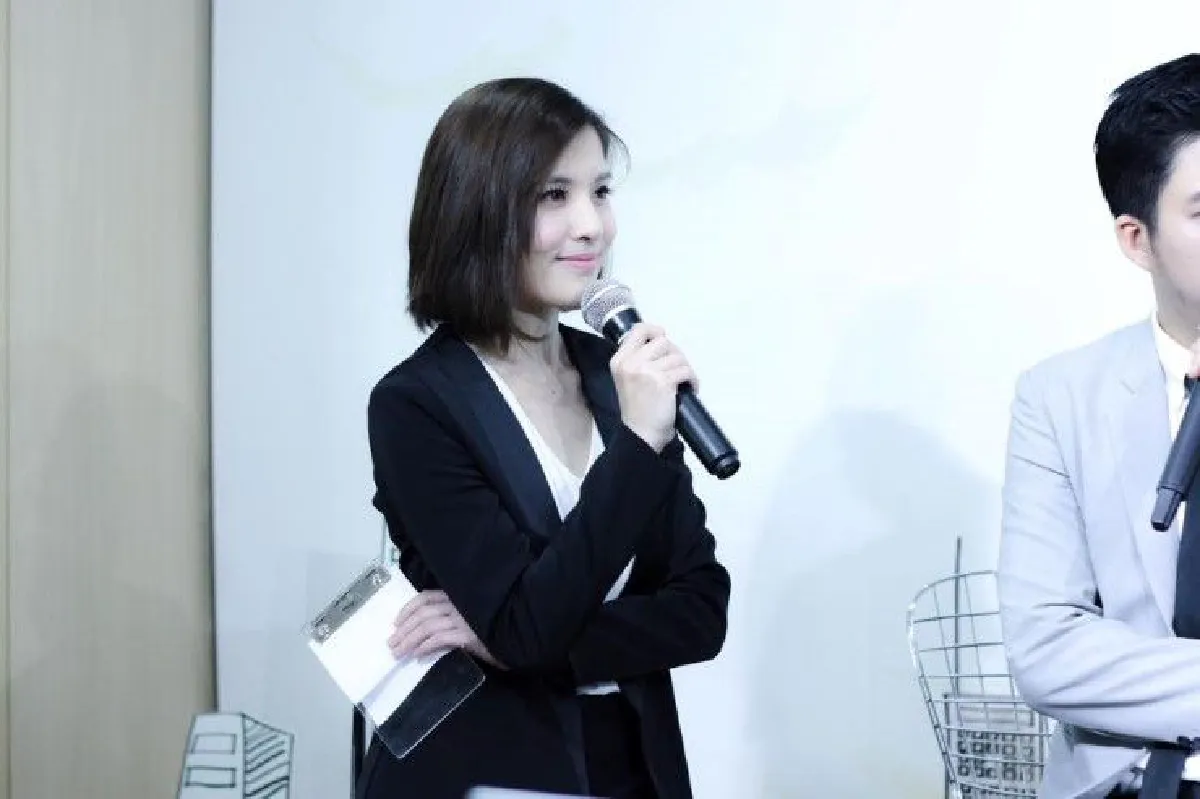 "ยอมรับทุกคำตำหนิ" เปิดใจ หมิว ภวรัณชน์ พิธีกรเดินหน้าประเทศวัยทีน