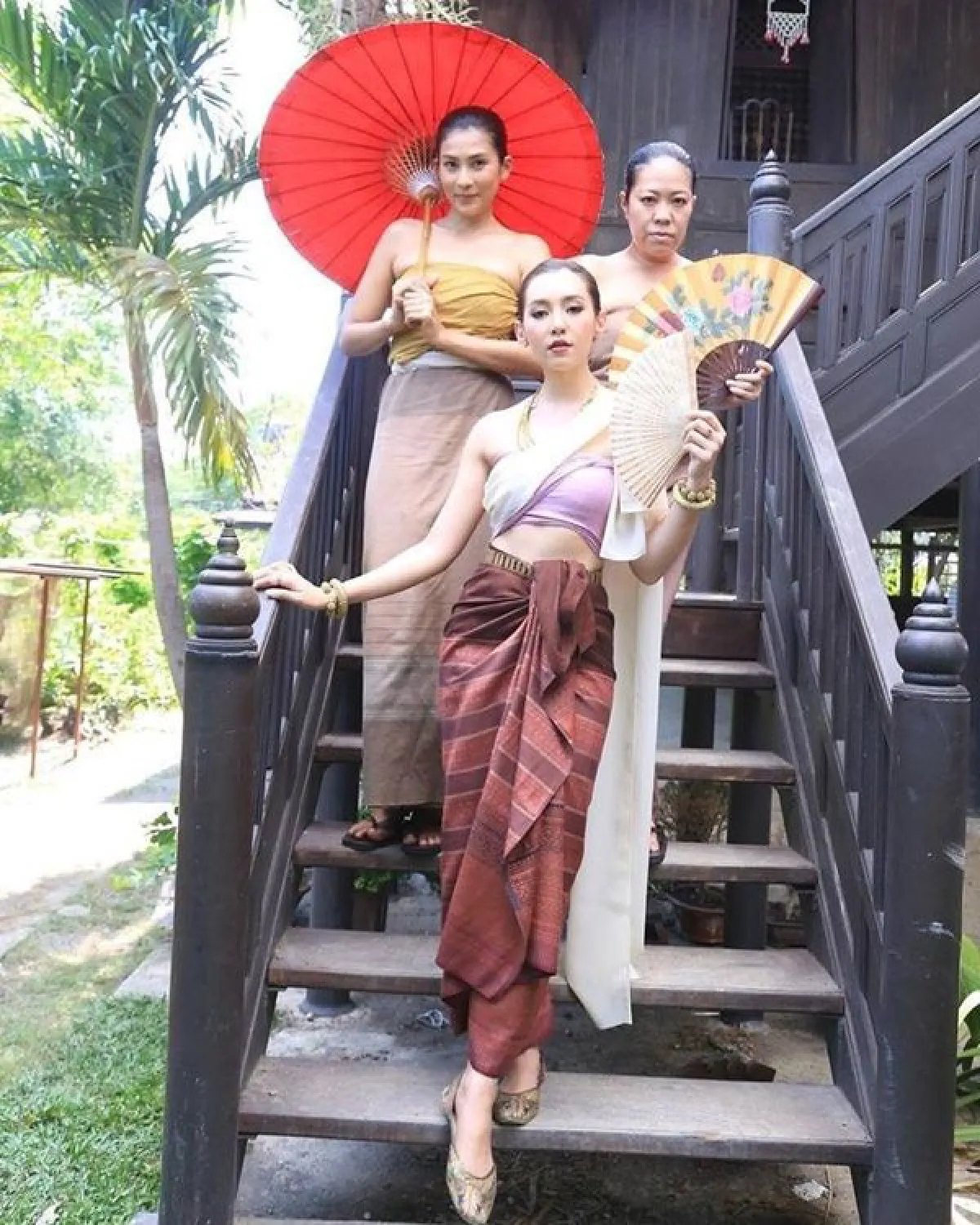 3 แซ่บแห่งอยุธยา! เบลล่า ราณี นำทีมโพสท่าเป๊ะอวดความปังอย่างกับเดอะเฟซฯ