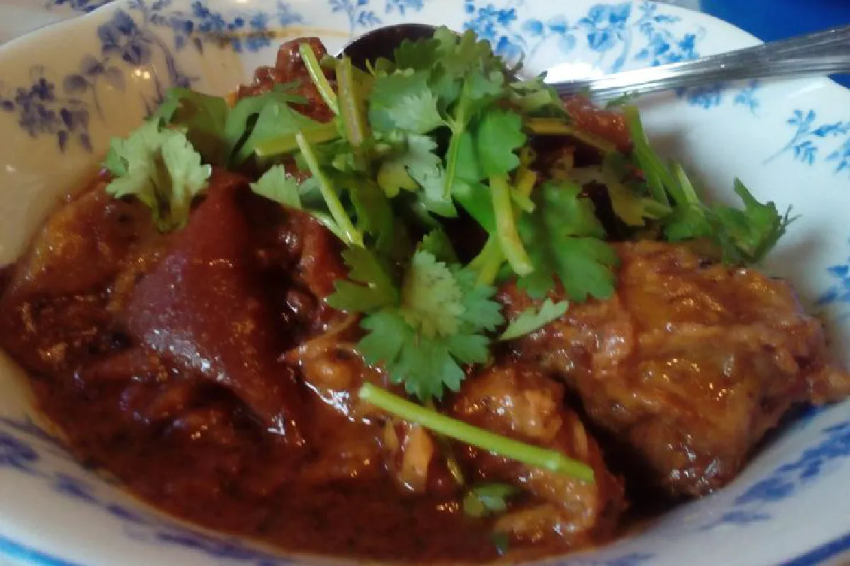 ร้านตู้กับข้าว ความอร่อยแห่งไข่มุกอันดามัน