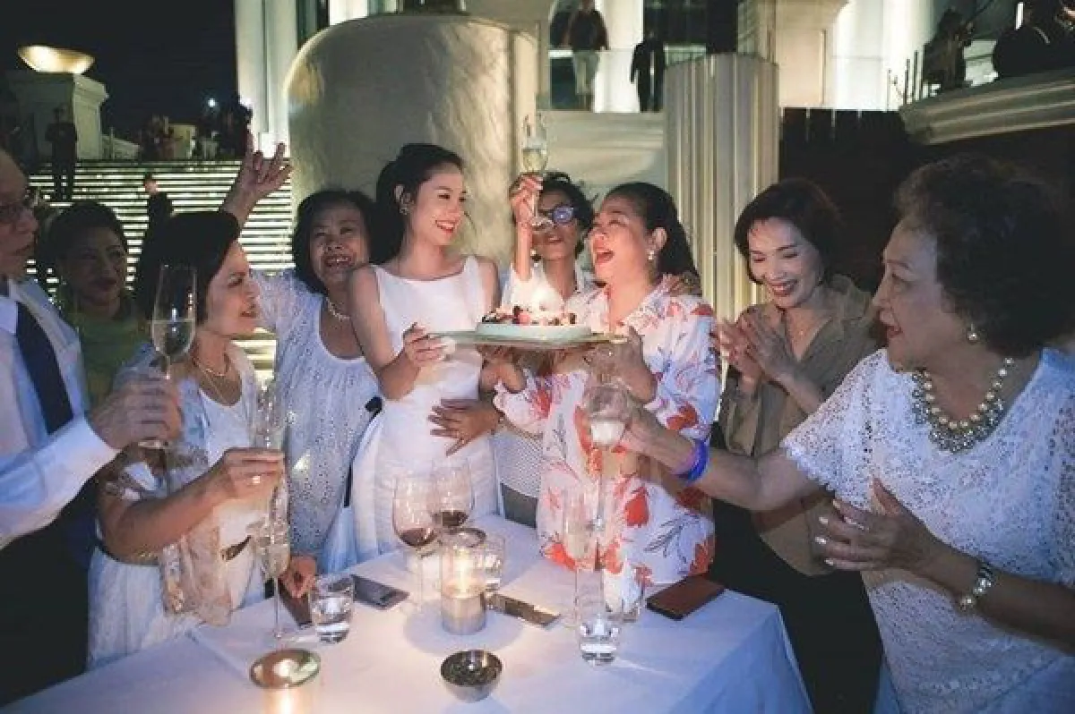 แม่ลูกสุขสันต์! ขวัญ อุษามณี จัดปาร์ตี้วันเกิดให้ แม่แอ๊ว บนดาดฟ้าสุดหรู