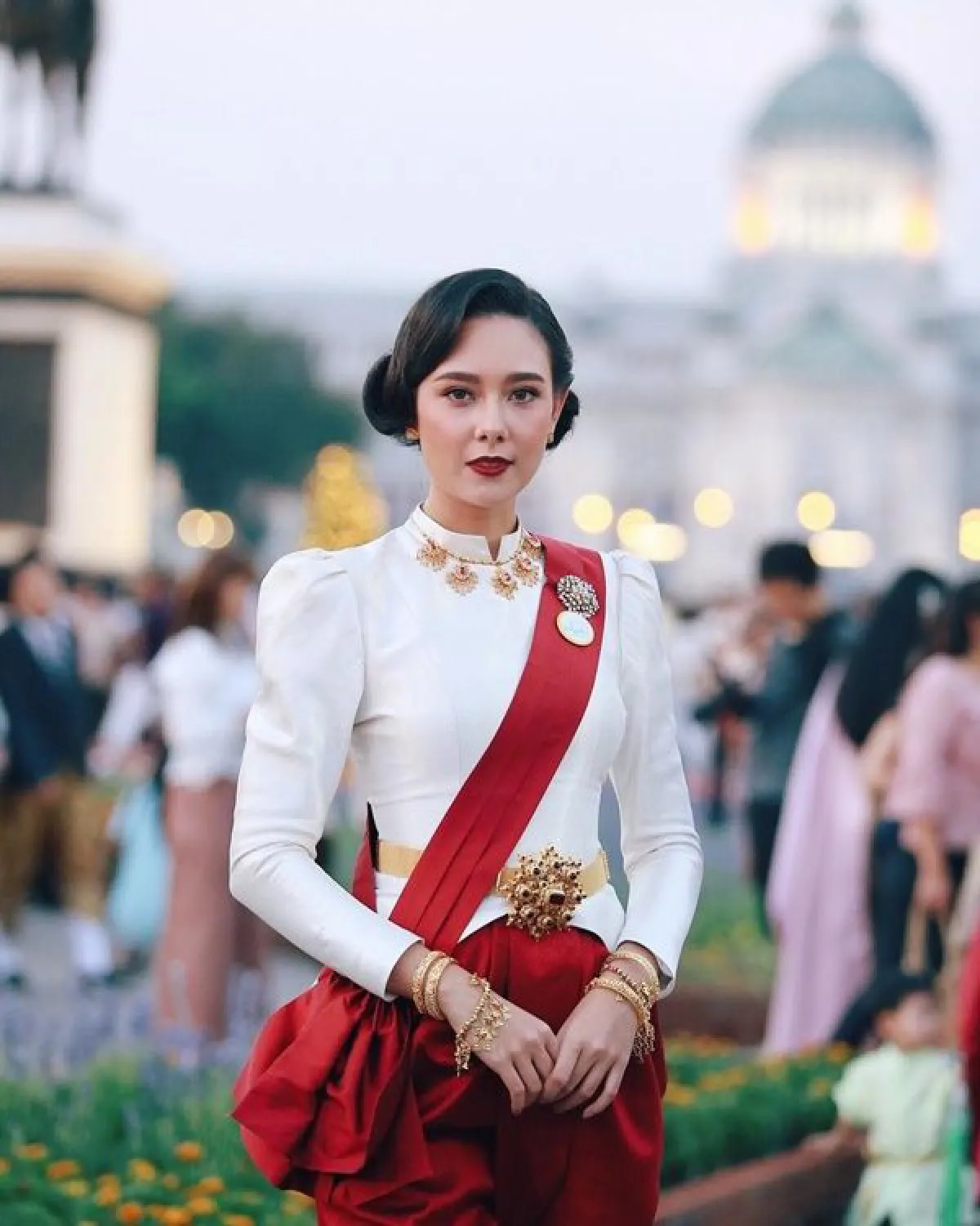 นางเอกลูกครึ่ง แซมมี่ เคาวเวลล์ งดงามชวนสะกดในชุดไทย