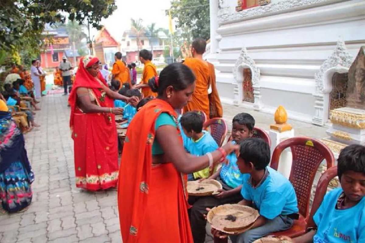 รอยยิ้มเด็กอินเดียเมื่อได้บวชเณร