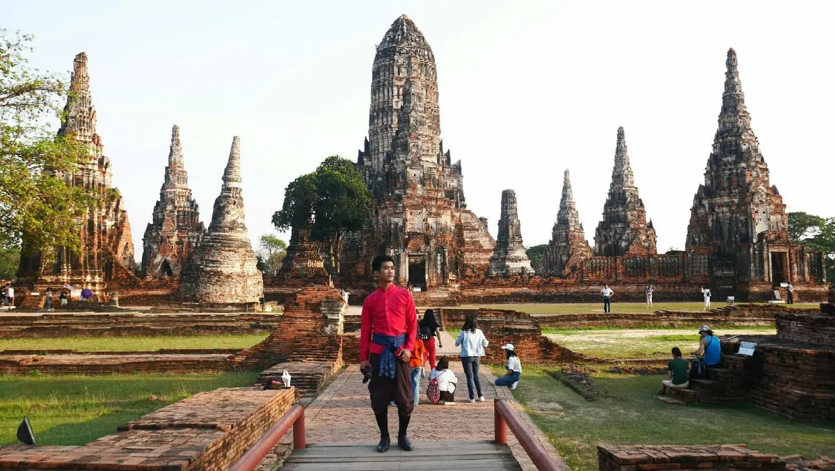 นักท่องเที่ยวแห่ตามรอย "แม่การะเกด กับ สองหมื่น"