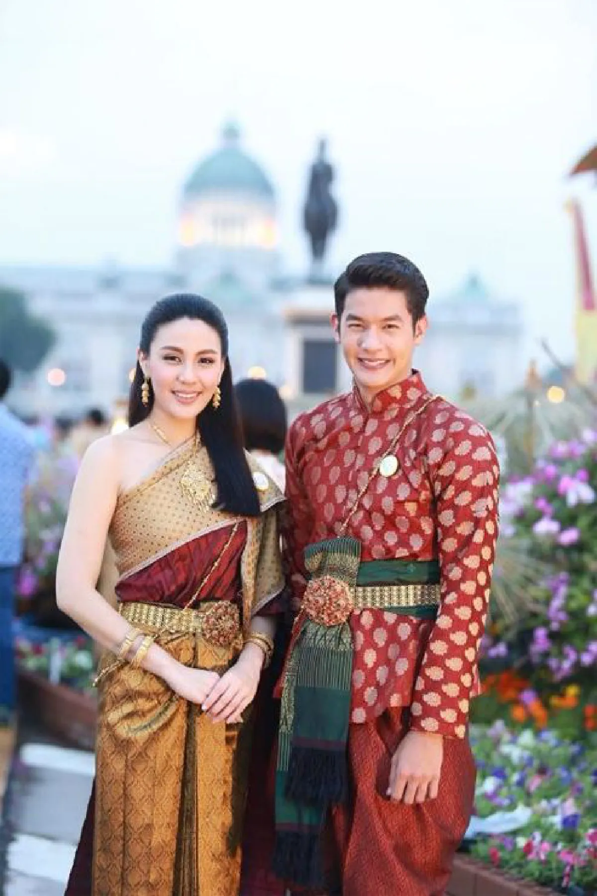 สวยหล่อสง่าในชุดไทย