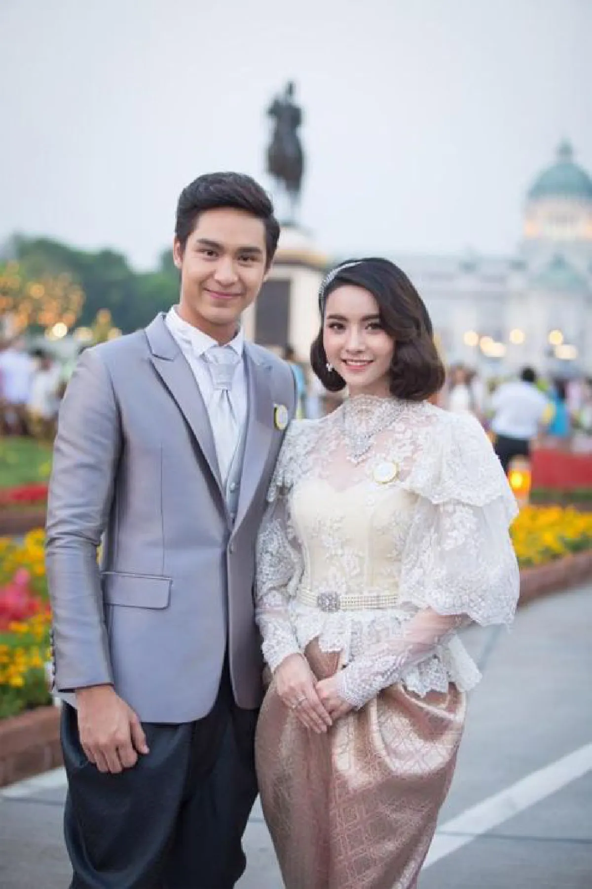 สวยหล่อสง่าในชุดไทย