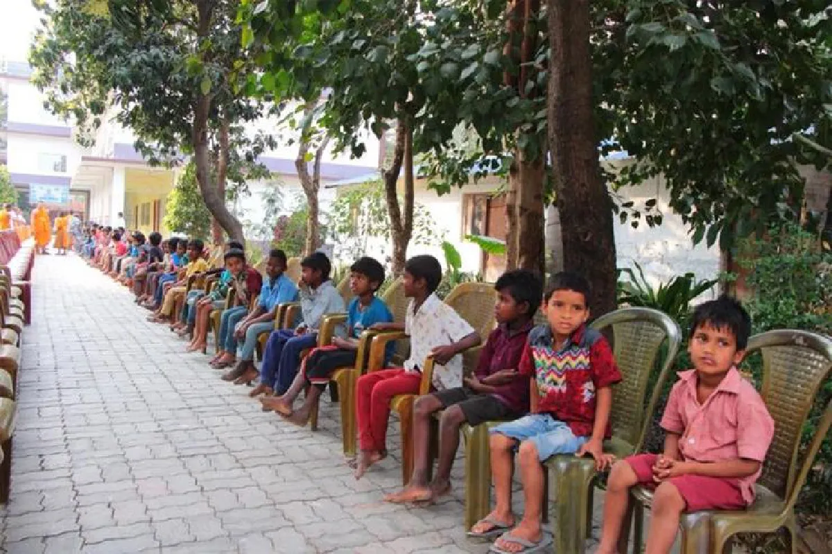 รอยยิ้มเด็กอินเดียเมื่อได้บวชเณร