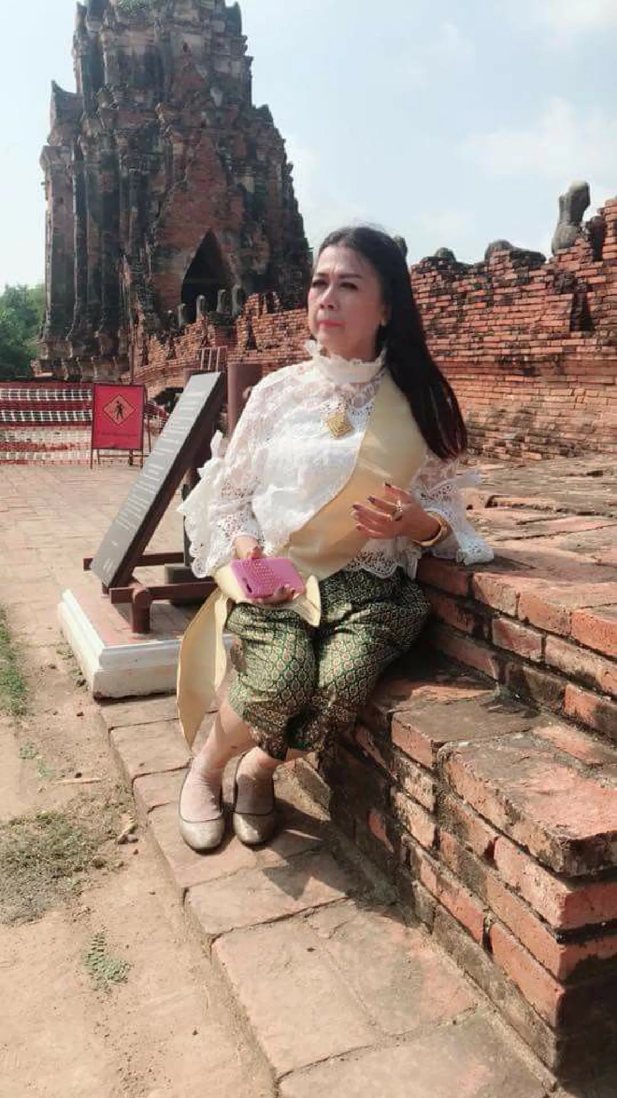 นักท่องเที่ยวแห่ตามรอย "แม่การะเกด กับ สองหมื่น"