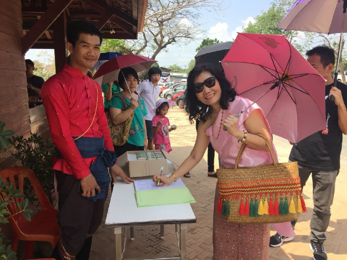 นักท่องเที่ยวแห่ตามรอย "แม่การะเกด กับ สองหมื่น"