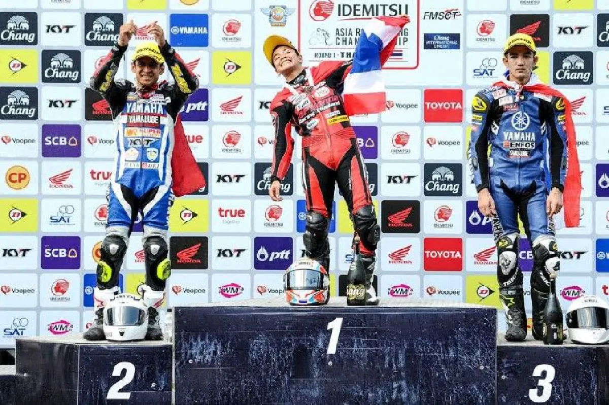 "น้องมุกข์" นักซิ่งสาวไทยชนะนักบิดชายผงาดแชมป์เอเชีย