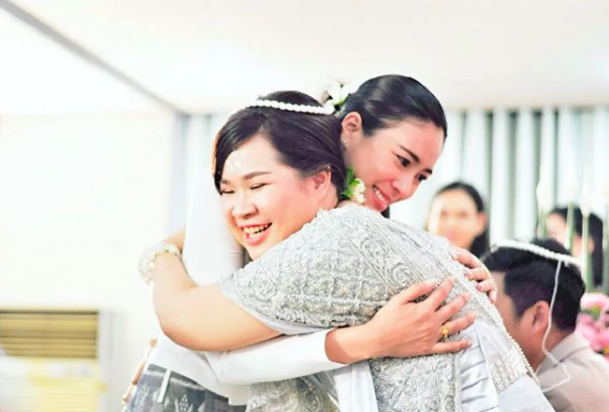 “จุ๋ย” เดินทางกว่า 600  กม. ร่วมงานแต่งงานแฟนคลับคนแรก
