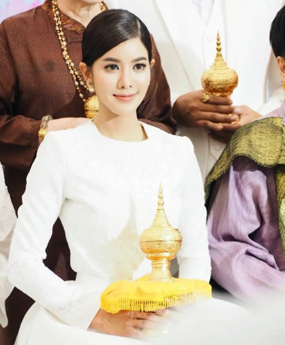 “ก้อย” ปลื้ม! เป็นตัวแทน “ตูน” รับรางวัลทูตพระพุทธศาสนา จากสมเด็จพระสังฆนายก