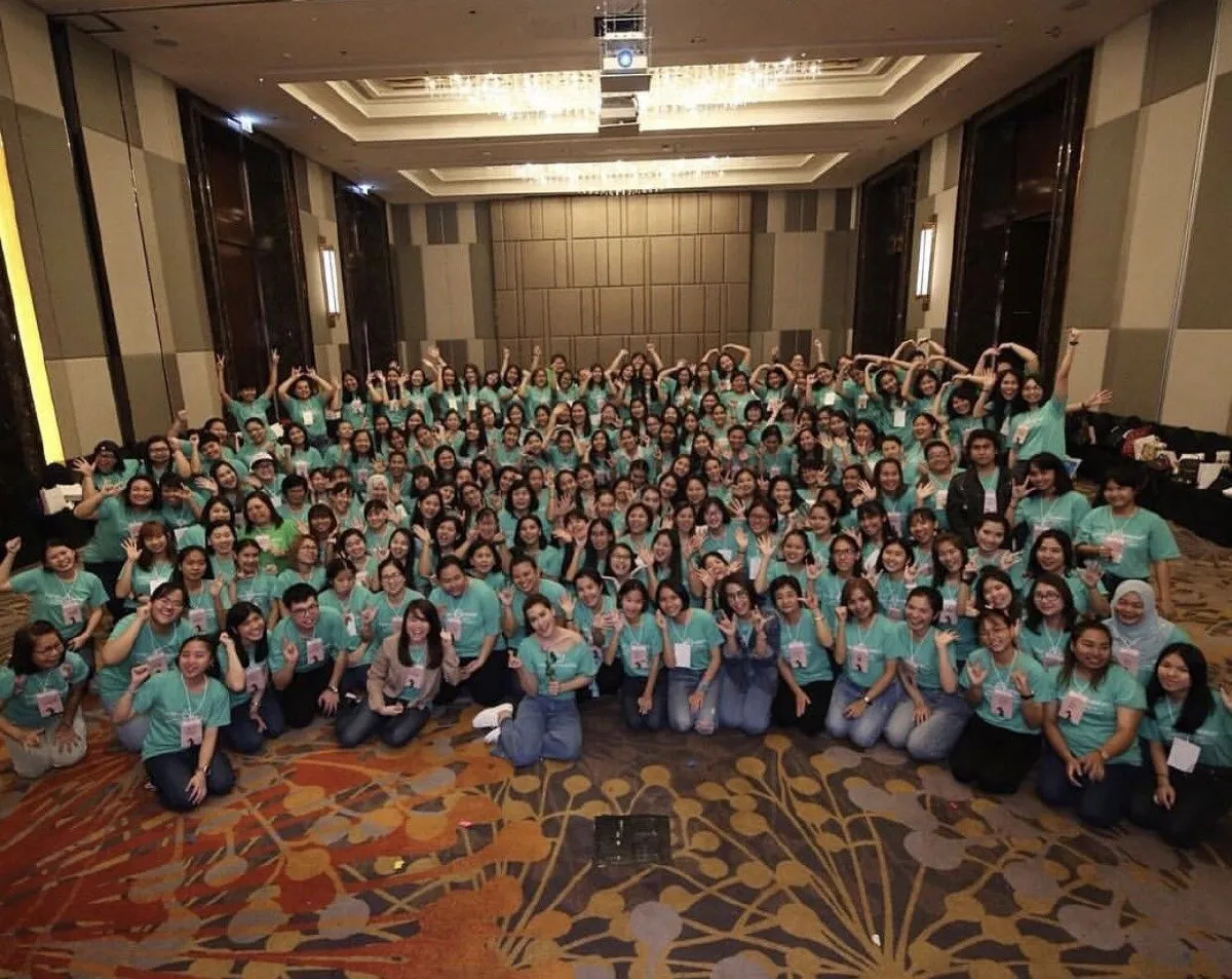 เหมือนมาก! คิมเบอร์ลี่ แปลงโฉมเป็น ทาทา ยัง ร้องเต้นเต็มที่เพื่อแฟนคลับ