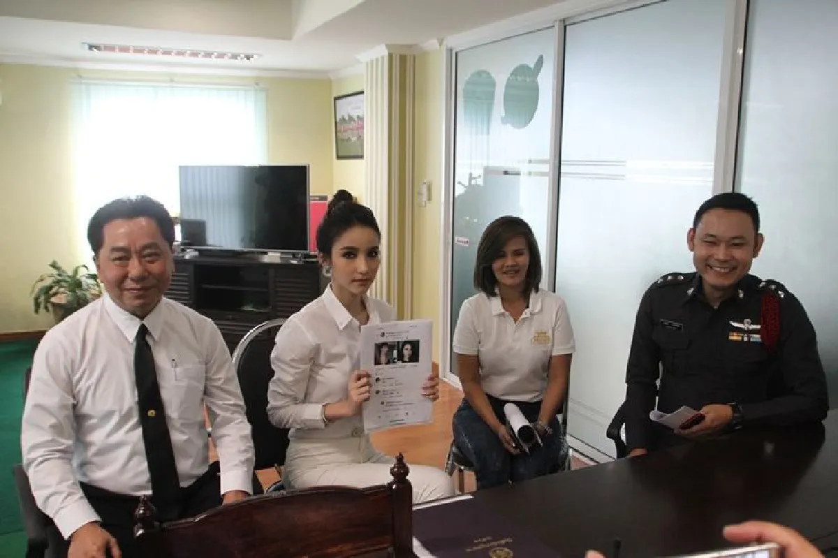 "น้องโยชิ"มิสทิฟฟานี่ปัดหาคู่แต่งงานผ่านเฟซบุ๊กช่วยแม่ป่วย