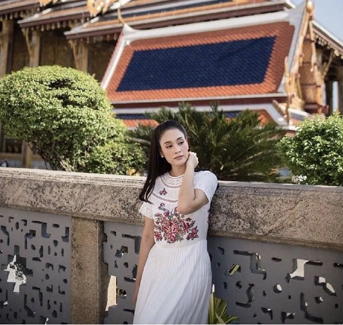 ครีม เปรมสินี ควงสามีเข้าวัดทำบุญเรียบง่าย ในวันครบรอบแต่งงาน 1 ปี