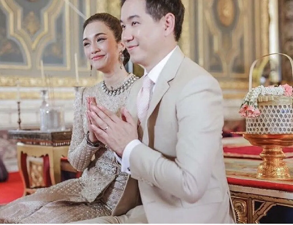 ครีม เปรมสินี ควงสามีเข้าวัดทำบุญเรียบง่าย ในวันครบรอบแต่งงาน 1 ปี