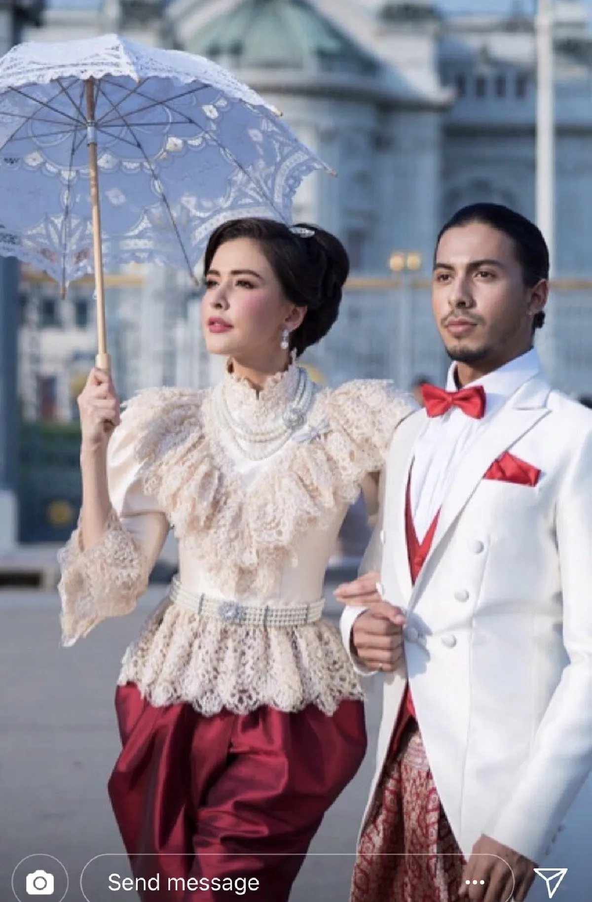 งดงามมาก! แม่หญิงศรีริต้า พา เจนนี่-โจเซฟ แต่งเต็มด้วยชุดไทย