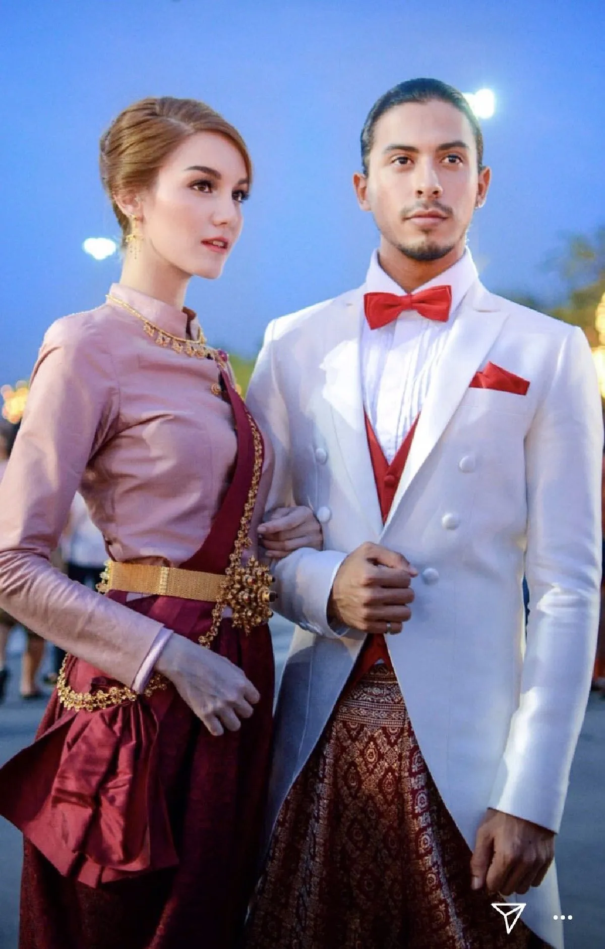 งดงามมาก! แม่หญิงศรีริต้า พา เจนนี่-โจเซฟ แต่งเต็มด้วยชุดไทย