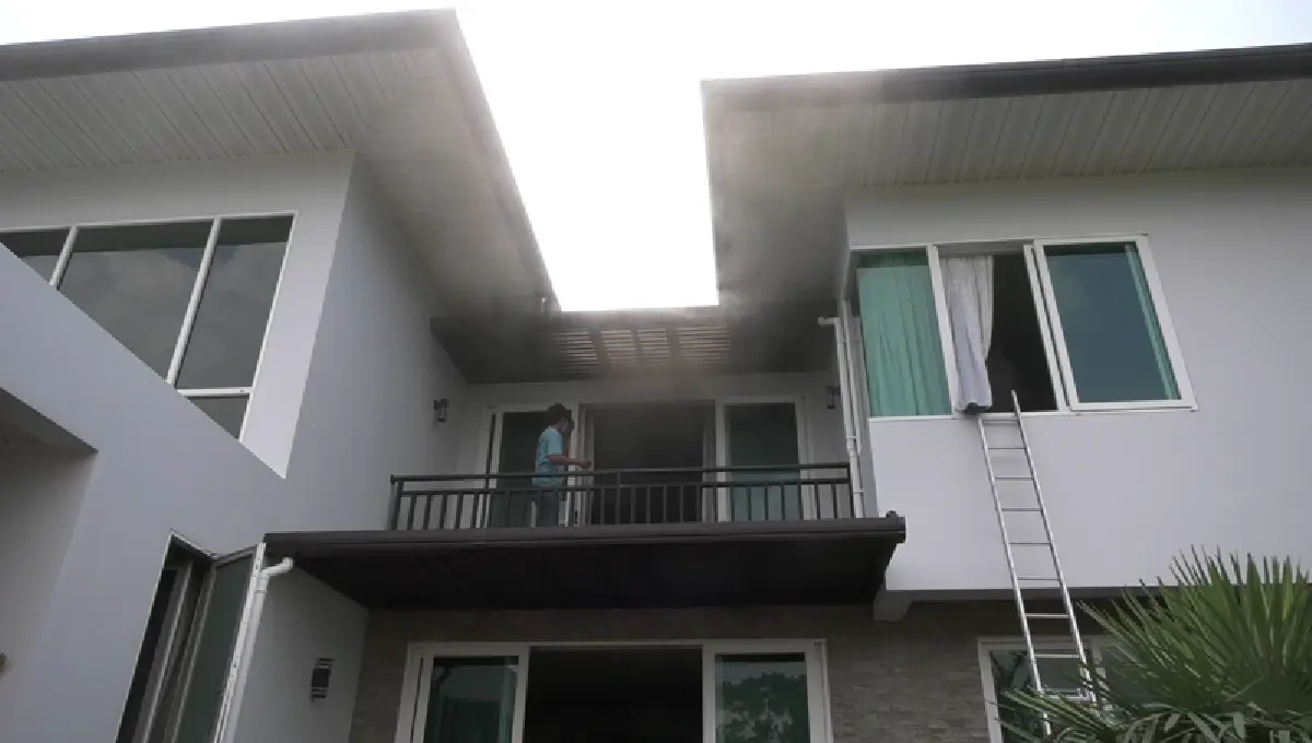 ไฟไหม้บ้านคหบดีลูกสาว2คนติดด้านในโชคดีมีสติเลยรอด