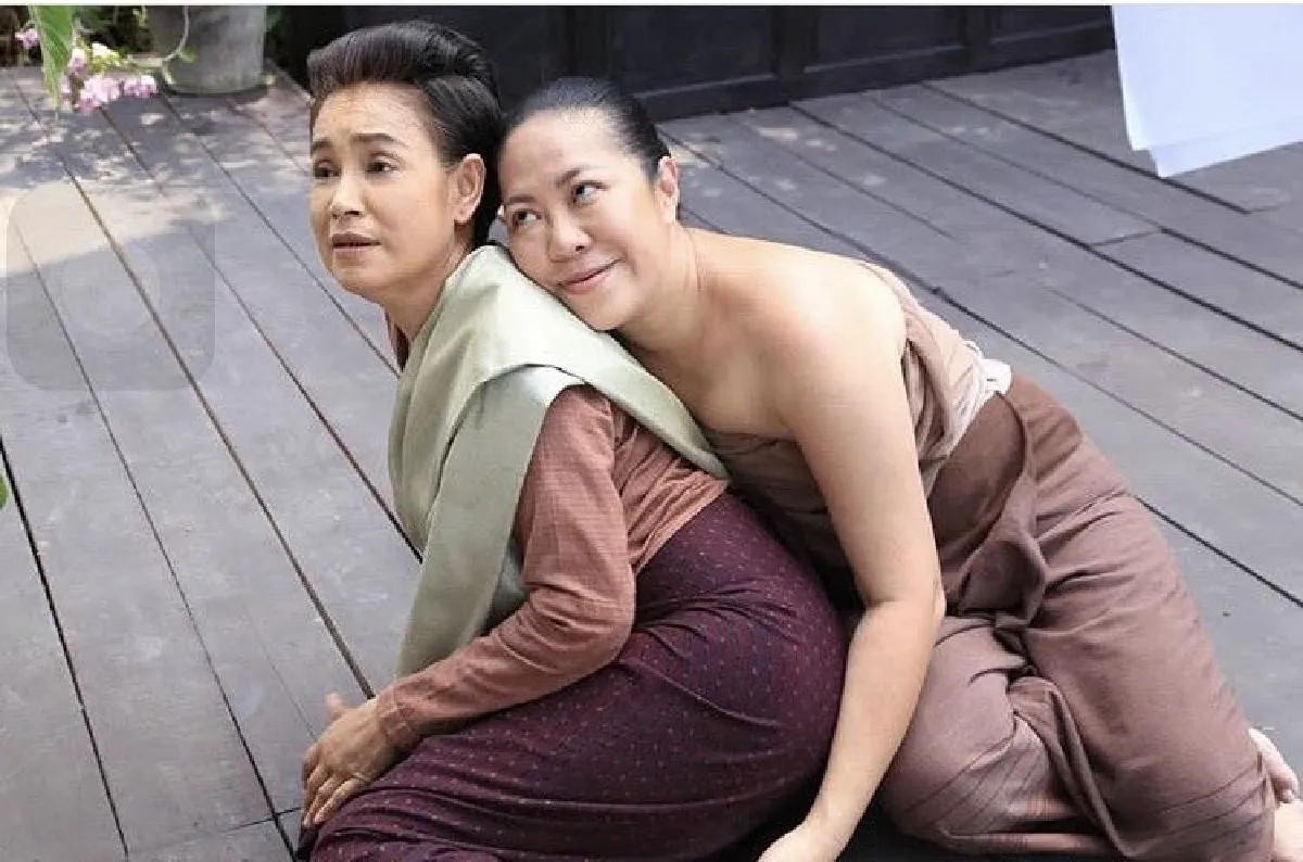 อาชีพนอกจอของ พี่ผิน-หยา จรรยา โปร์ไฟล์ไม่ธรรมดาเป็นถึง "ครูสอนการแสดง"