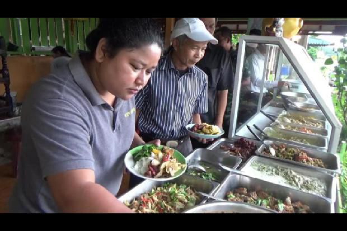 อิ่มไม่อั้น! ข้าวแกงบุฟเฟ่ต์วังวิเศษ 49 บาท อิ่มไม่อั้น! ข้าวแกงบุฟเฟ่ต์วังวิเศษ 49 บาท