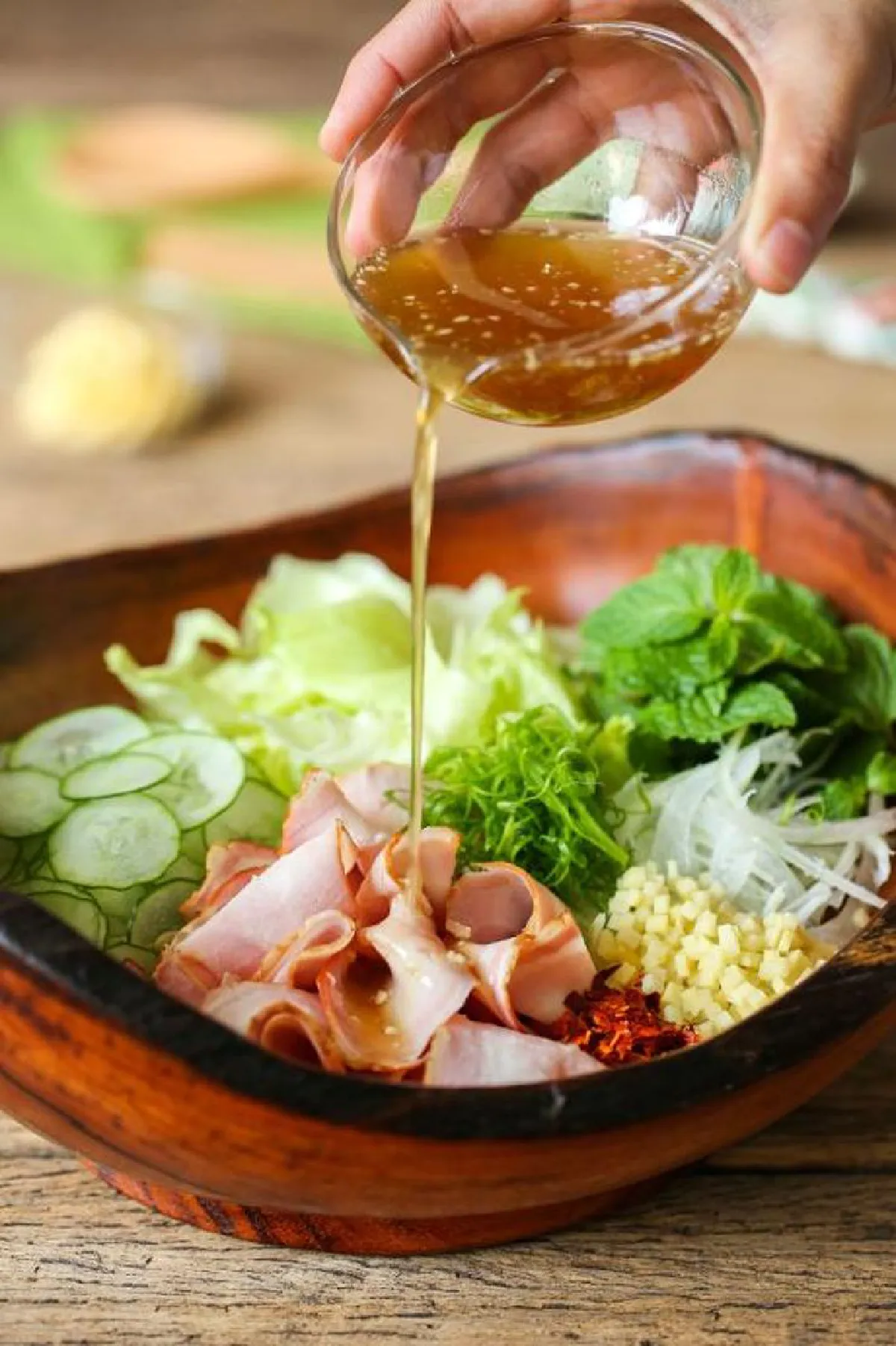 จากยอดดอยสู่บ้านเรา ยำสลัดหมูรมควัน