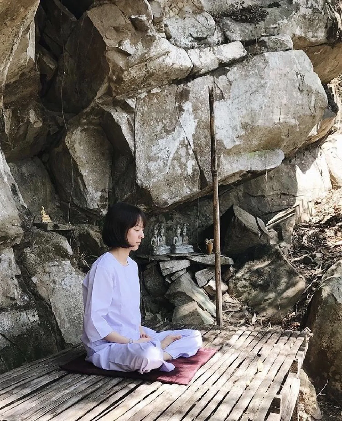 แพตตี้ อังศุมาลิน นุ่งขาวห่มขาว ถือศีลปฏิบัติธรรมที่วัดป่าภูทักเบิก