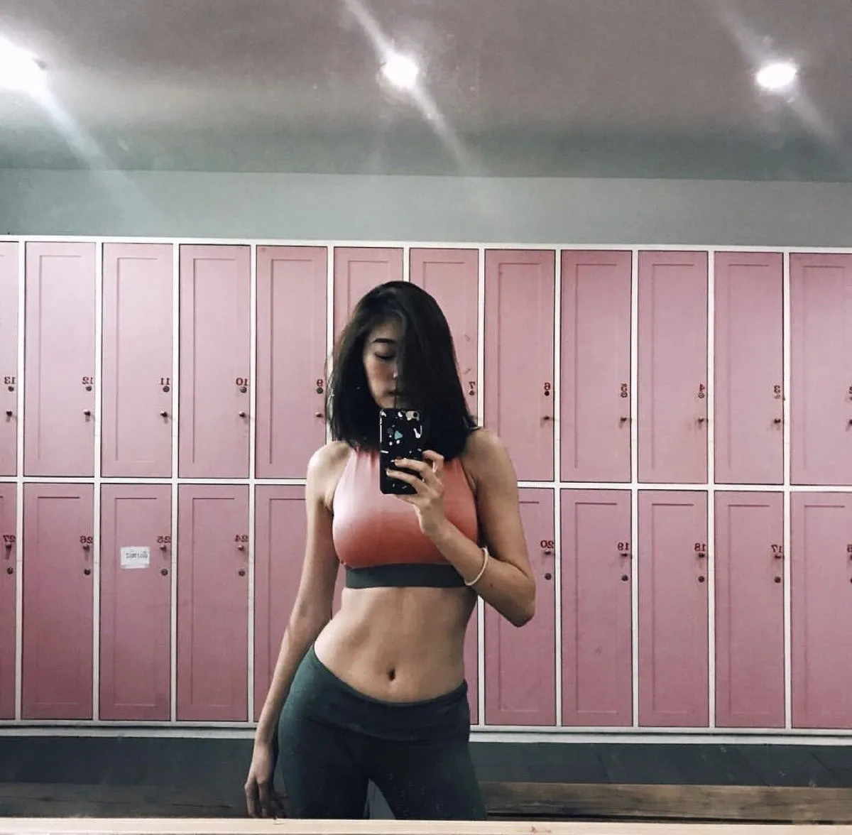 ซูมภาพ ยิปซี คีรติ สาวหมวยหุ่นดี เซ็กซี่ที่สุดในชุดออกกำลังกาย