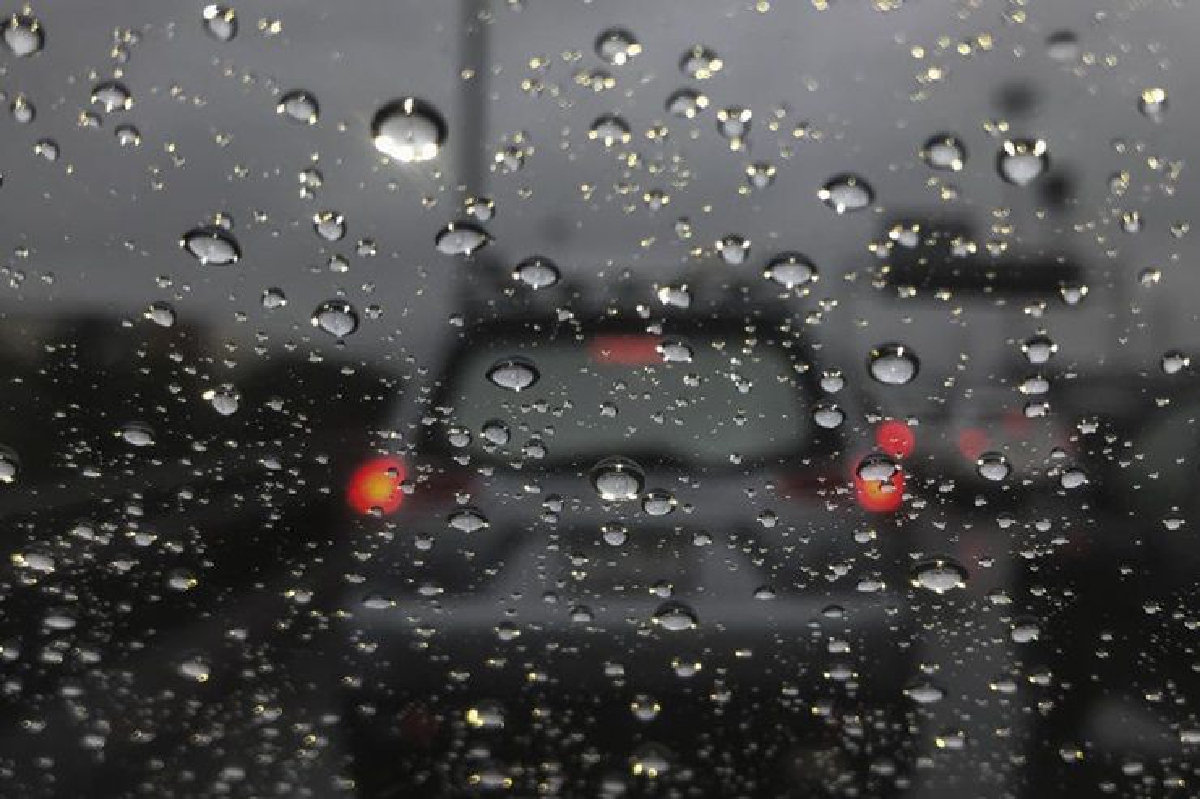 พกร่มด่วน!อุตุเตือน กทม.ฝนคะนอง 70% ทั่วไทยยังมีพายุฤดูร้อน พกร่มด่วน!อุตุเตือน กทม.ฝนคะนอง 70% ทั่วไทยยังมีพายุฤดูร้อน