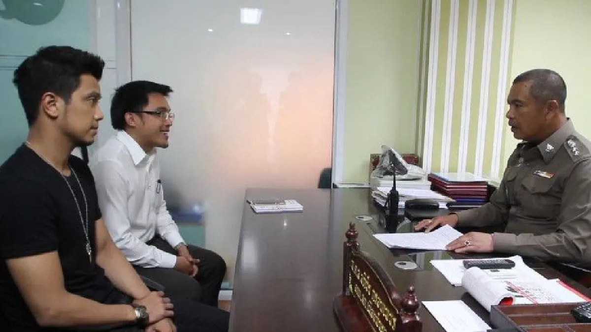 "หนุ่มกะลา"เข้าพบตร.รับทราบข้อหาหลังถูกหมายจับคดีละเมิดลิขสิทธิ์