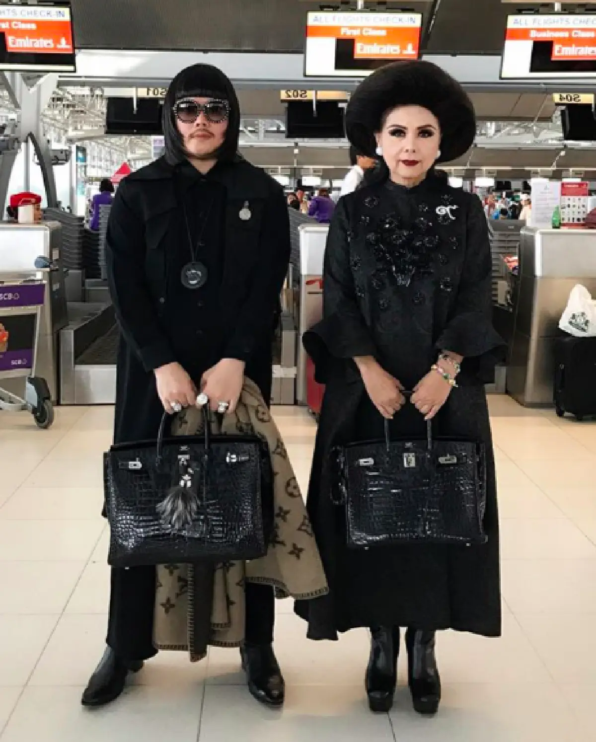 มิเรอร์เกรดเอ! “โอปอล์-หมอโอ๊ค ” แต่งตัวเลียนแบบไฮโซคนดัง จนเจ้าตัวเอ่ยปากชม