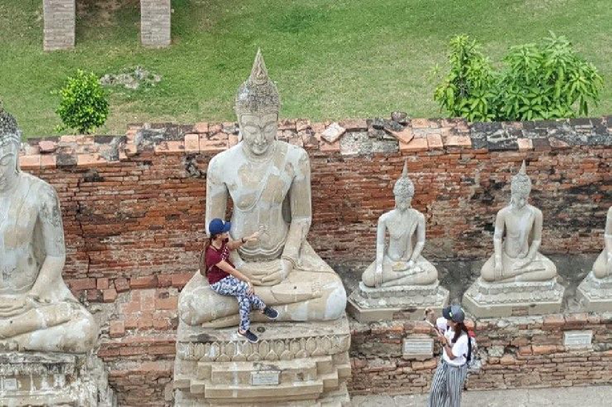 นักท่องเที่ยวระวัง! นั่งบนพระพุทธรูป "คุก 1-7 ปี ปรับ 2หมื่น- 4แสน" นักท่องเที่ยวระวัง! นั่งบนพระพุทธรูป "คุก 1-7 ปี ปรับ 2หมื่น- 4แสน"