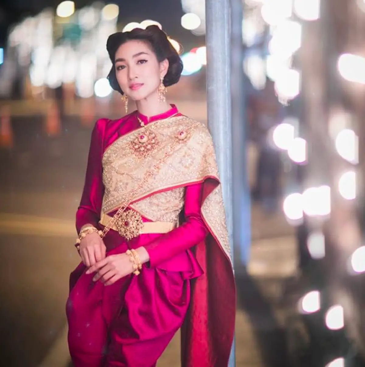 เก็บตกคนบันเทิงใส่ชุดไทย ร่วมงาน “อุ่นไอรักฯ”