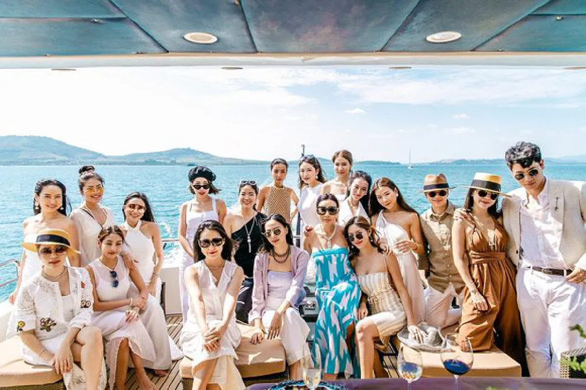 มาธาร่า จับมือ บลู โวยาจ รังสรรค์ประสบการณ์สุดเอ็กซ์คลูซีฟกลางทะเลภูเก็ต พาล่องเรือซูเปอร์ยอร์ชสุดหรู ชมเครื่องประดับมุกชิ้นพิเศษ