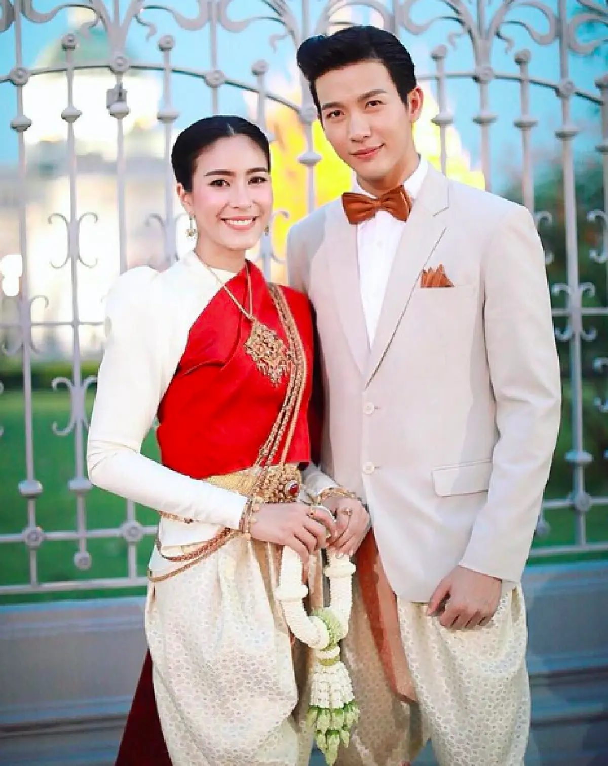 เก็บตกคนบันเทิงใส่ชุดไทย ร่วมงาน “อุ่นไอรักฯ”