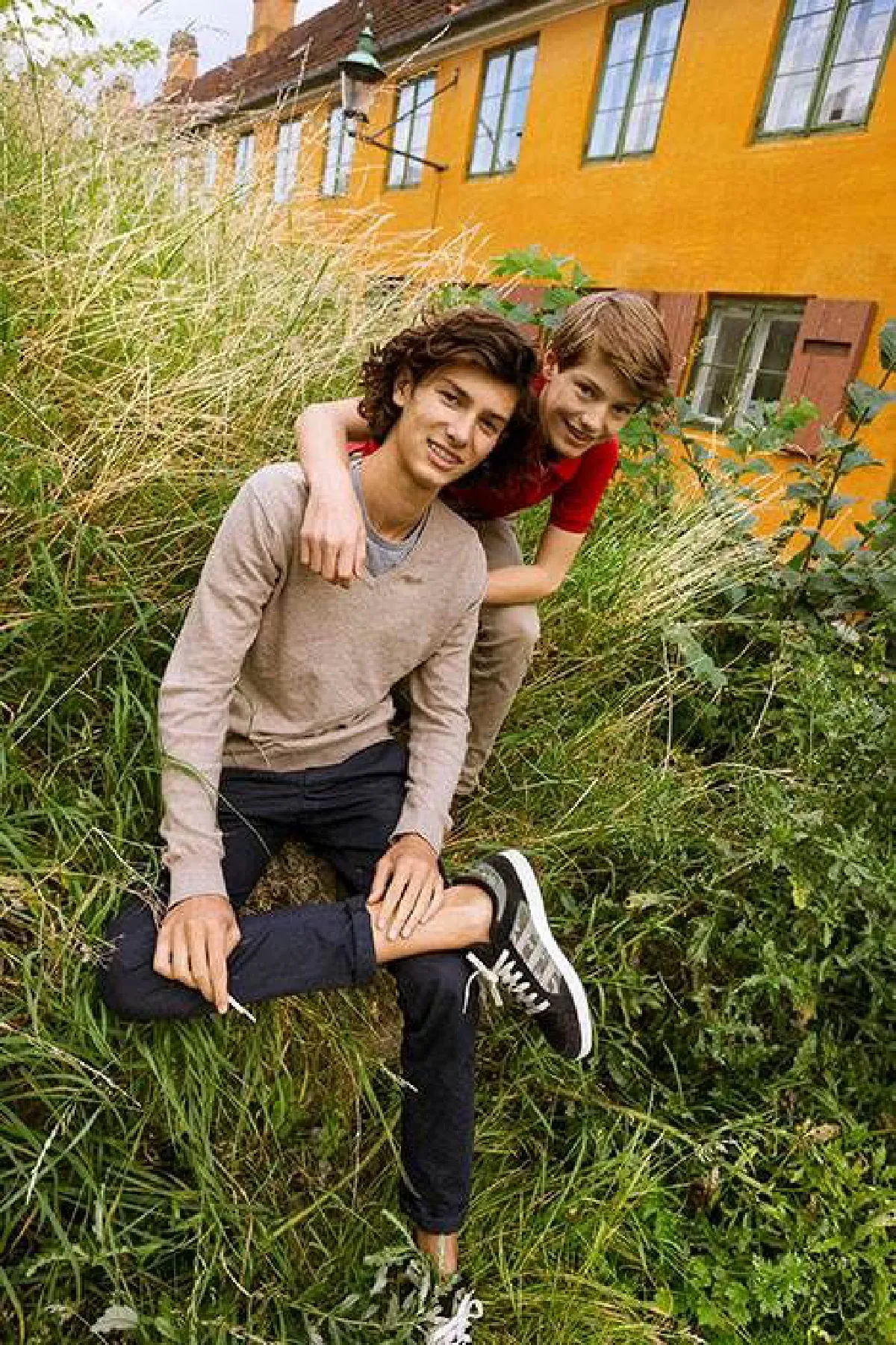 ส่องภาพ "เจ้าชายนิโคไลแห่งเดนมาร์ก" ทรงร่วมเดินแบบลอนดอนแฟชั่นวีค