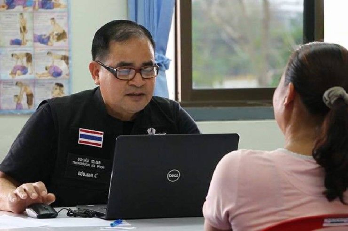 ชาวบ้านสุดงง!มีชื่อเบิกเงินคนยากไร้ทั้งหมู่บ้านแต่ไม่ได้รับสักบาทเดียว ชาวบ้านสุดงง!มีชื่อเบิกเงินคนยากไร้ทั้งหมู่บ้านแต่ไม่ได้รับสักบาทเดียว