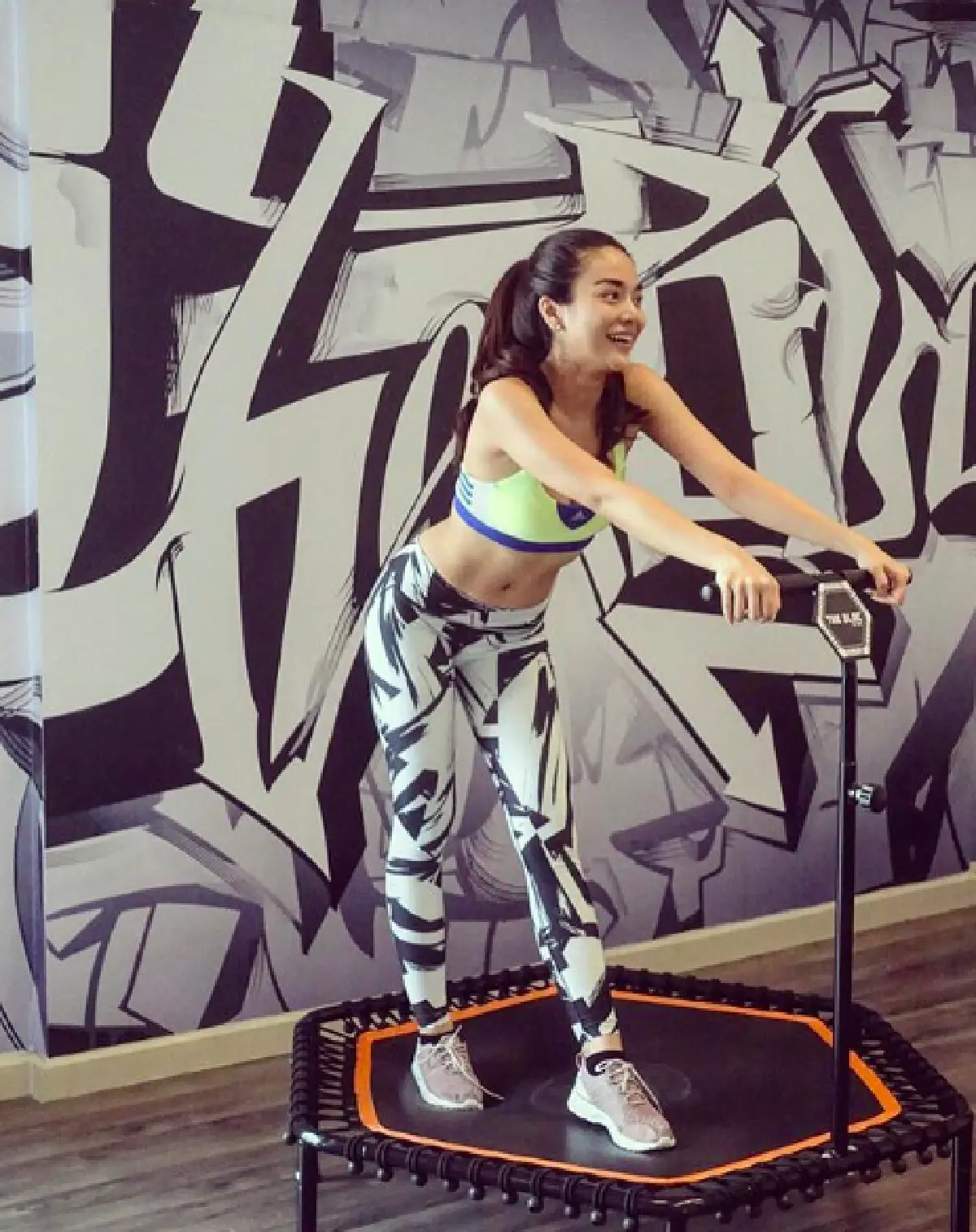 ตามดูเคล็ดลับหุ่นดี ของ “แม่หญิงจันทร์วาด” สาวผิวแทน รูปร่างฟิตแอนด์เฟิร์ม