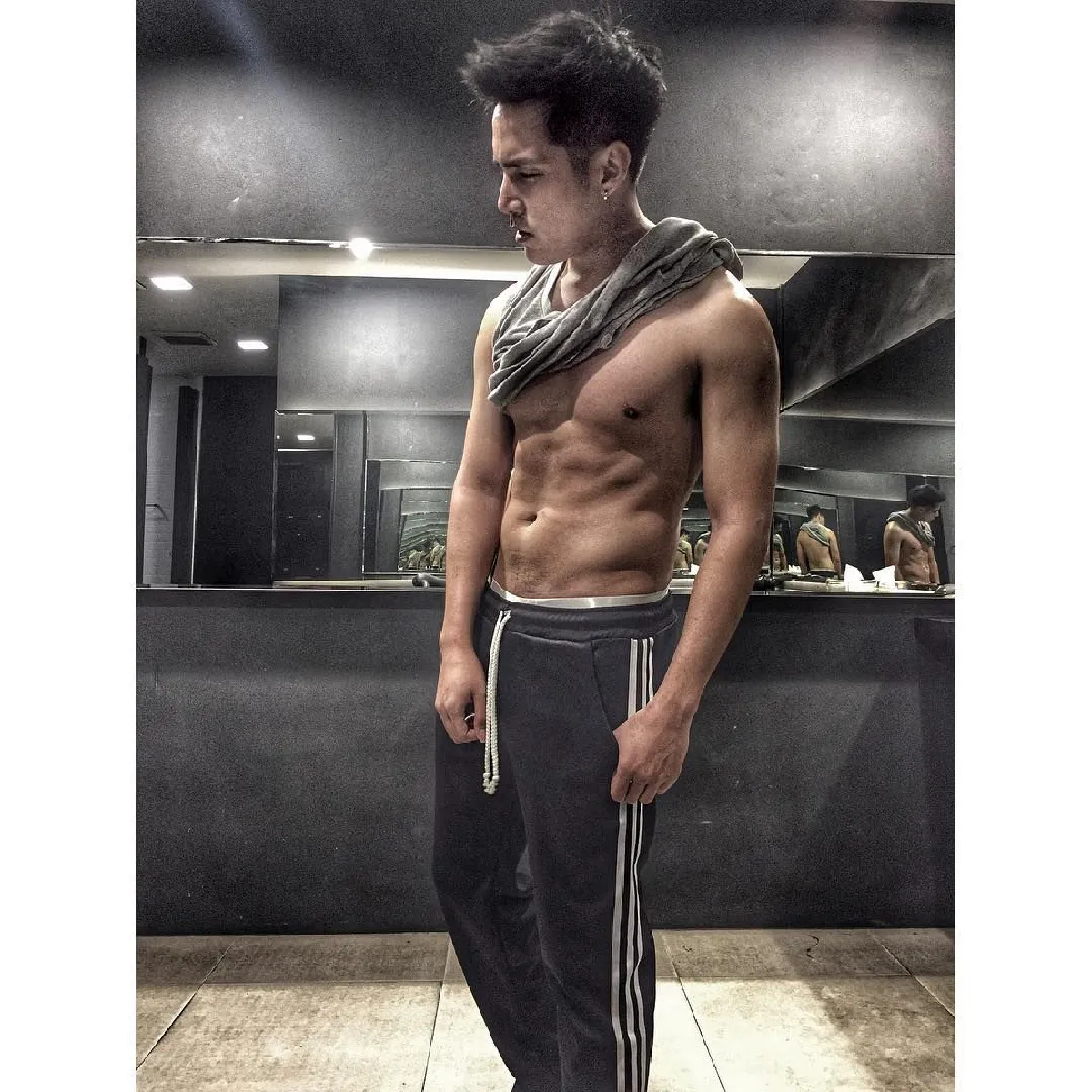 เปิดวาร์ป เอิร์ธ วิศววิท ผู้รับบท หลวงศรียศ หล่อเข้มงานดีมีซิกแพคเจ้าค่ะ