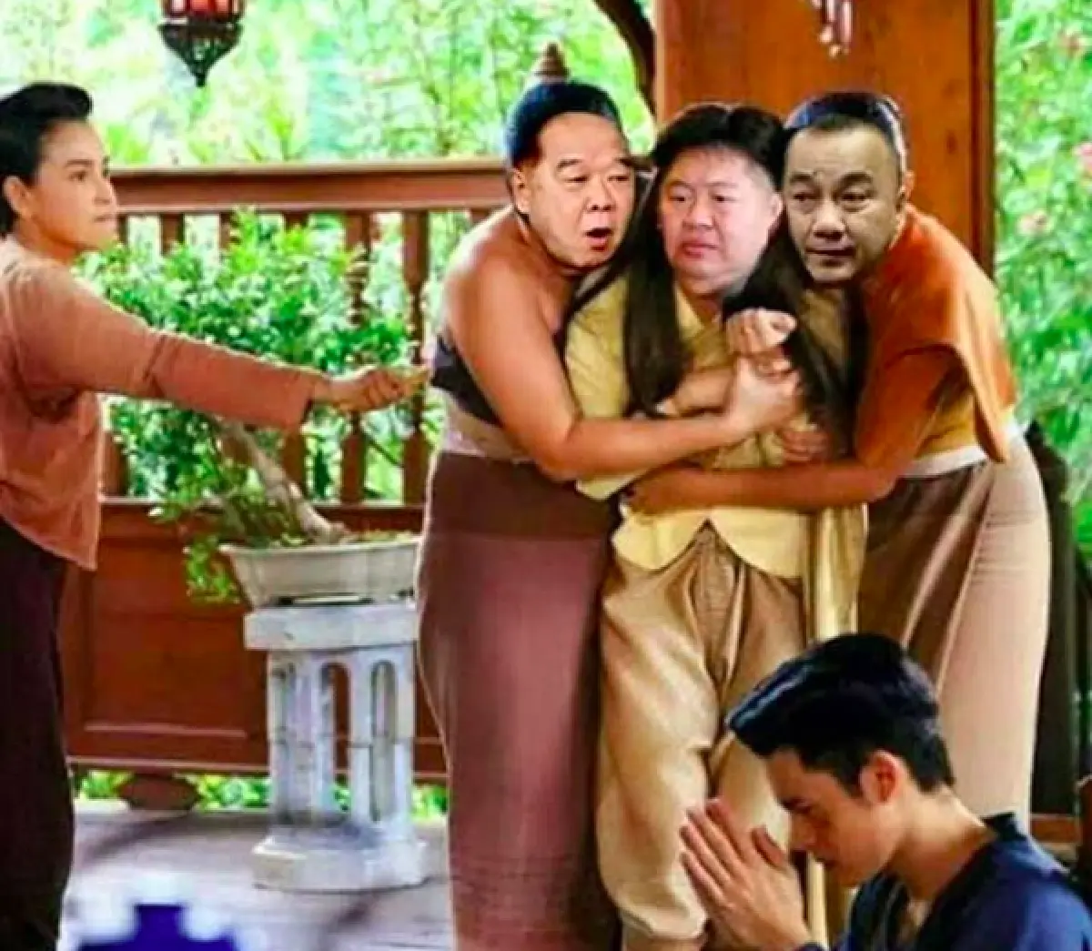 "เฆี่ยนให้ตายคาหวายเลยเจ้าค่ะ” .."ตู่ ปิยวดี" อินละครจัด โพสต์ภาพตัดต่อฉะ "นายเปรมชัย"