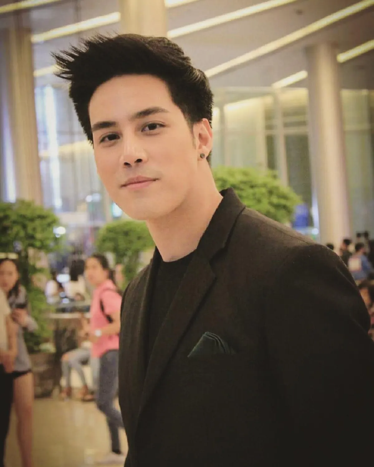 เปิดวาร์ป เอิร์ธ วิศววิท ผู้รับบท หลวงศรียศ หล่อเข้มงานดีมีซิกแพคเจ้าค่ะ