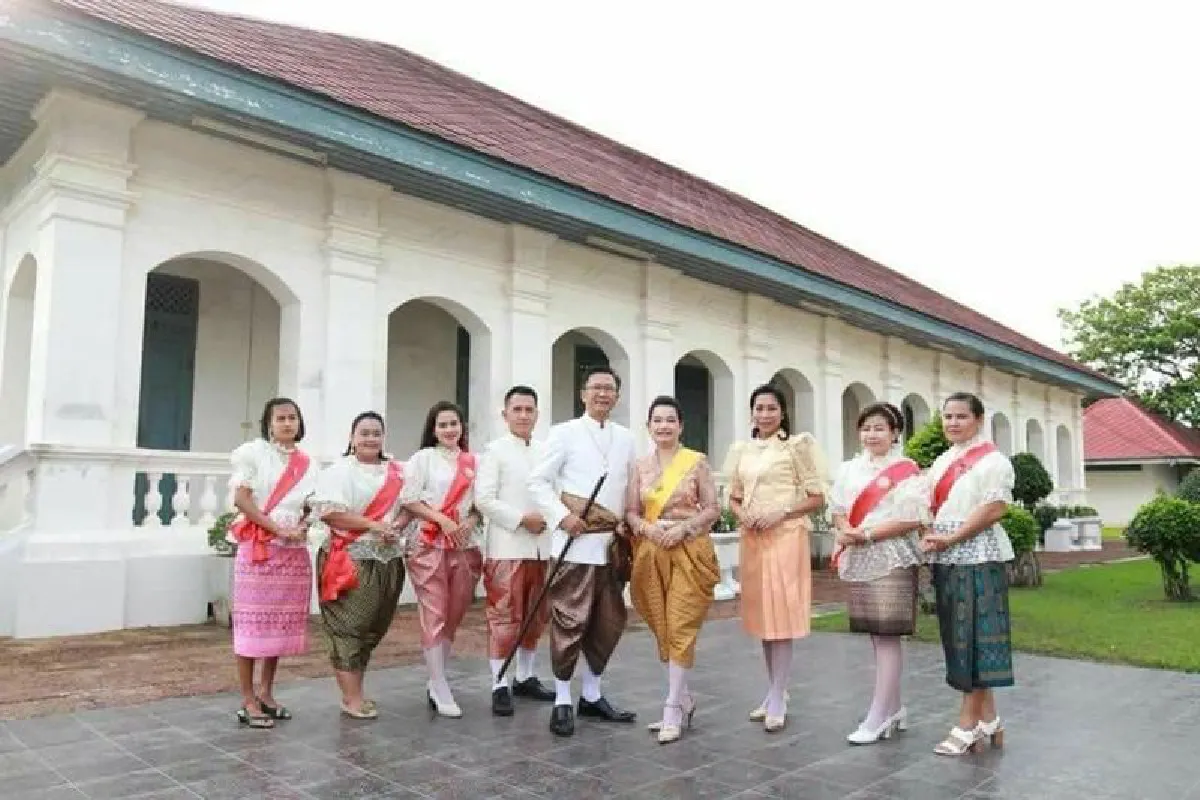 บุพเพฯกระแสแรง-ขรก.ปราจีนฯนัดแต่งชุดไทยย้อนยุคทุกศุกร์