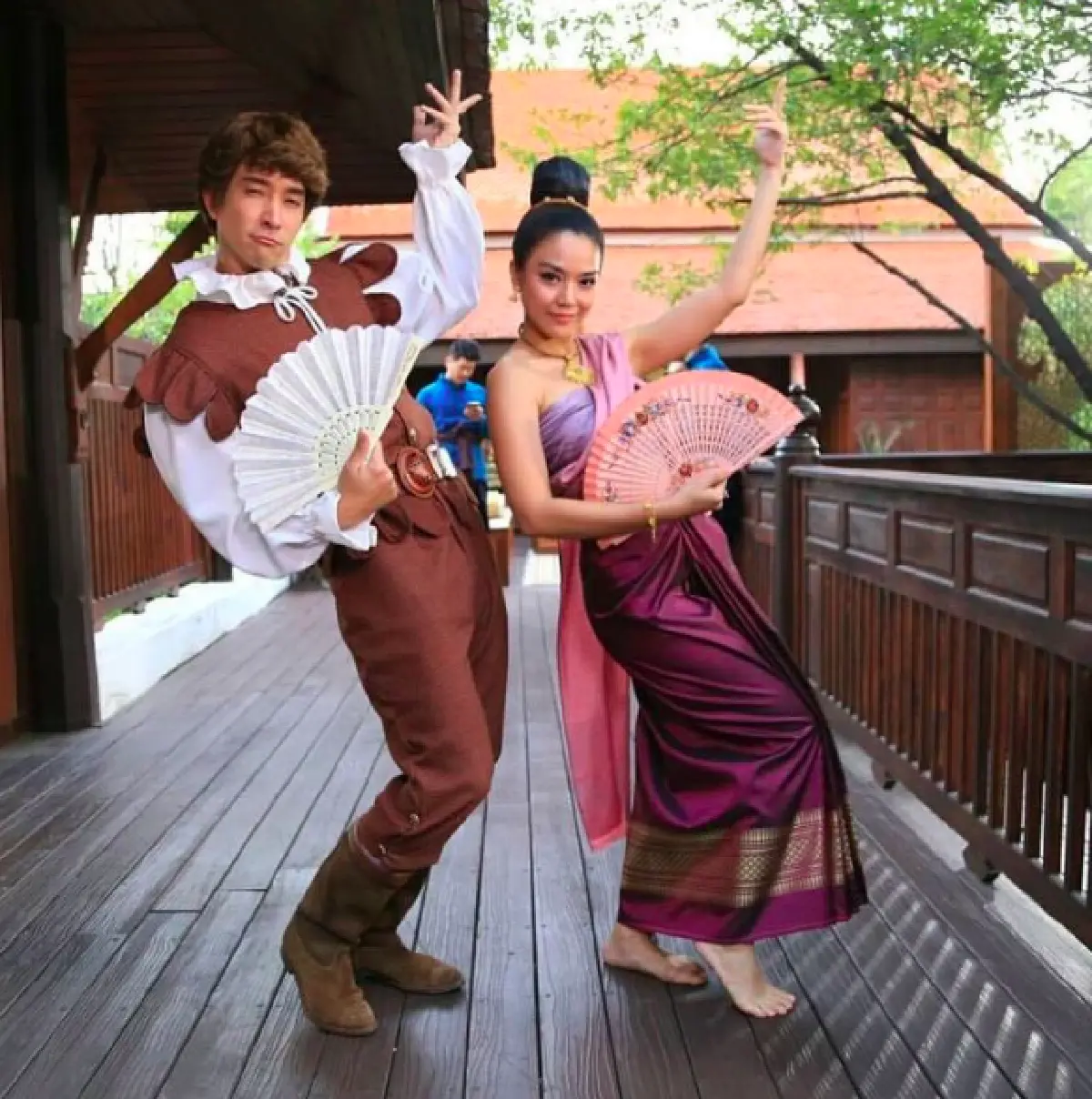 ไม่ได้สนุกแค่เบื้องหน้า! รวมภาพเบื้องหลังกองละคร “บุพเพสันนิวาส”