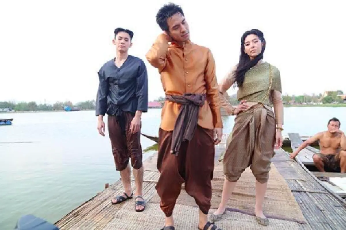 ไม่ได้สนุกแค่เบื้องหน้า! รวมภาพเบื้องหลังกองละคร “บุพเพสันนิวาส”