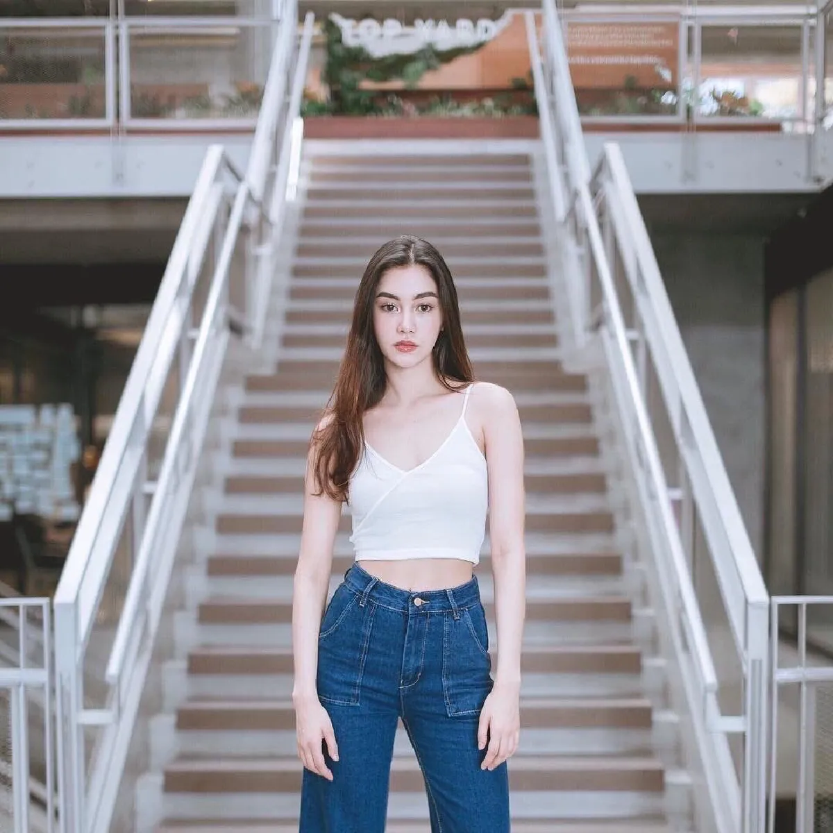 สวยเป๊ะอนาคตปัง! 10 ภาพสุดเริ่ด คลาร่า ผู้ช่วยแต่งตัวให้ แม่มะลิ