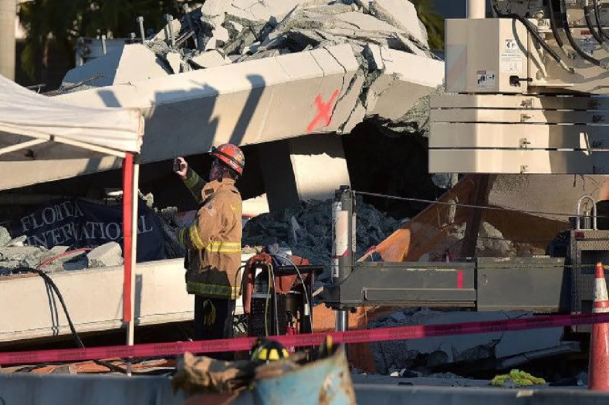 สะพานลอยคนข้ามในรัฐฟลอริด้าถล่ม ตายอย่างน้อย 4 ราย