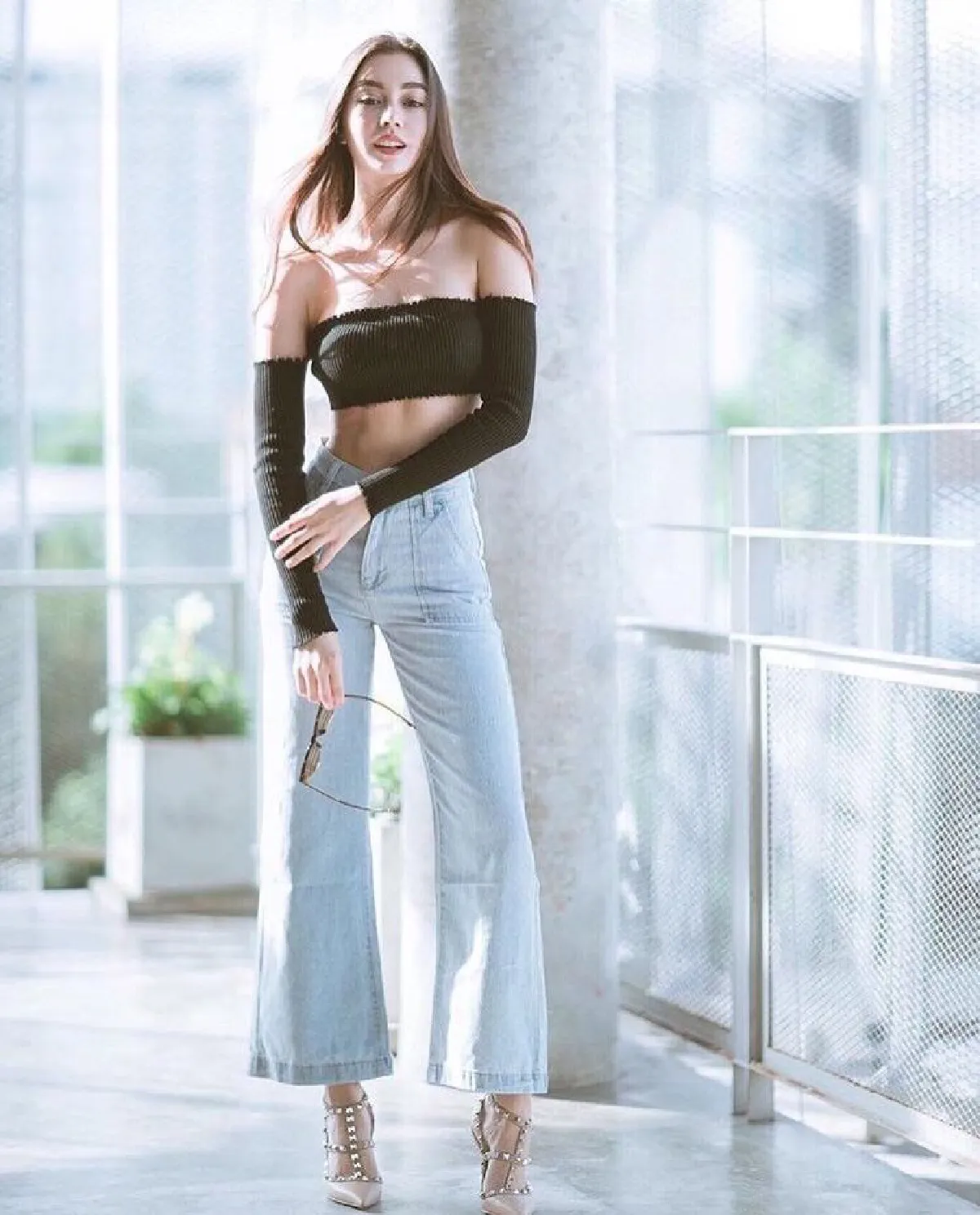 สวยเป๊ะอนาคตปัง! 10 ภาพสุดเริ่ด คลาร่า ผู้ช่วยแต่งตัวให้ แม่มะลิ