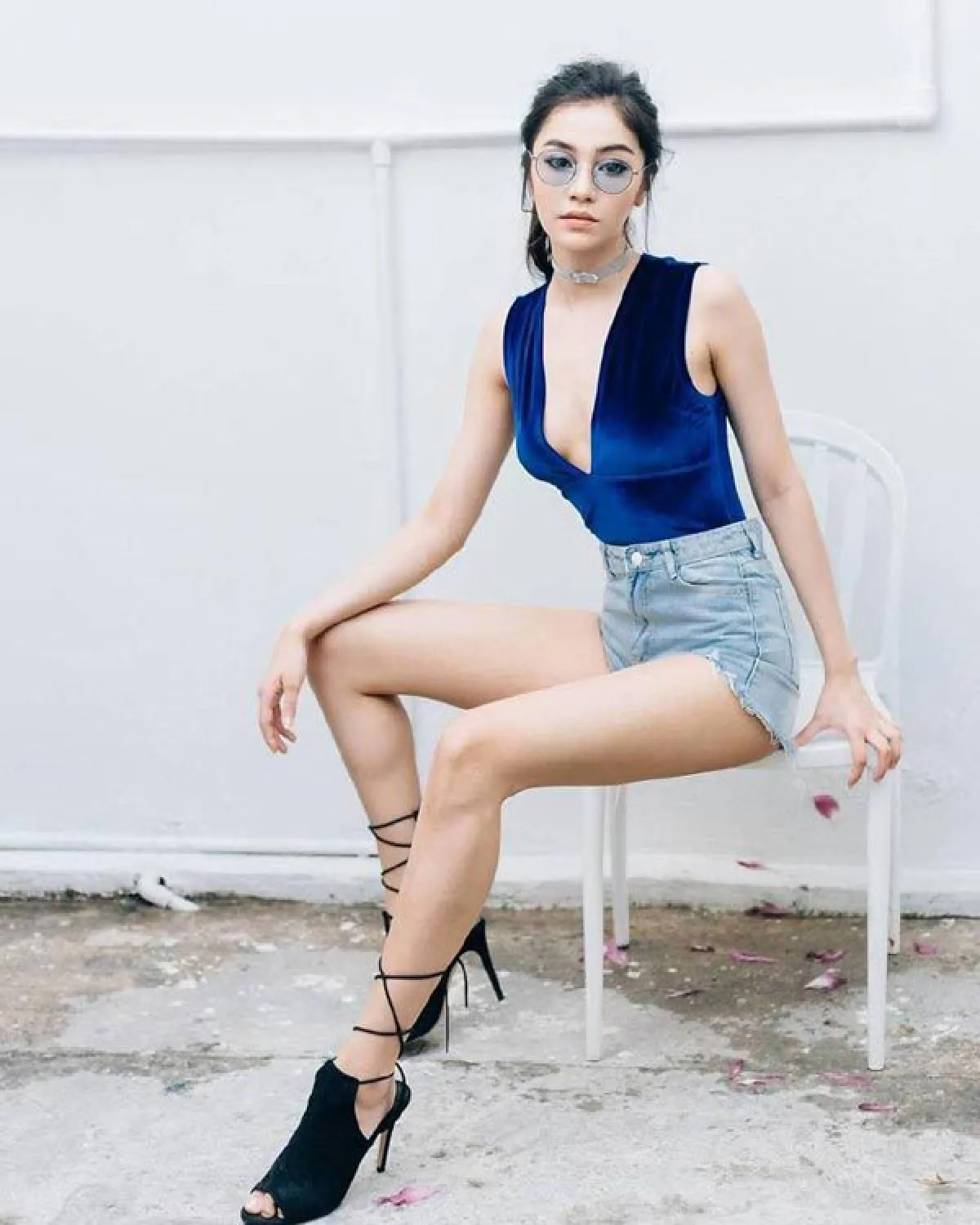 สวยเป๊ะอนาคตปัง! 10 ภาพสุดเริ่ด คลาร่า ผู้ช่วยแต่งตัวให้ แม่มะลิ